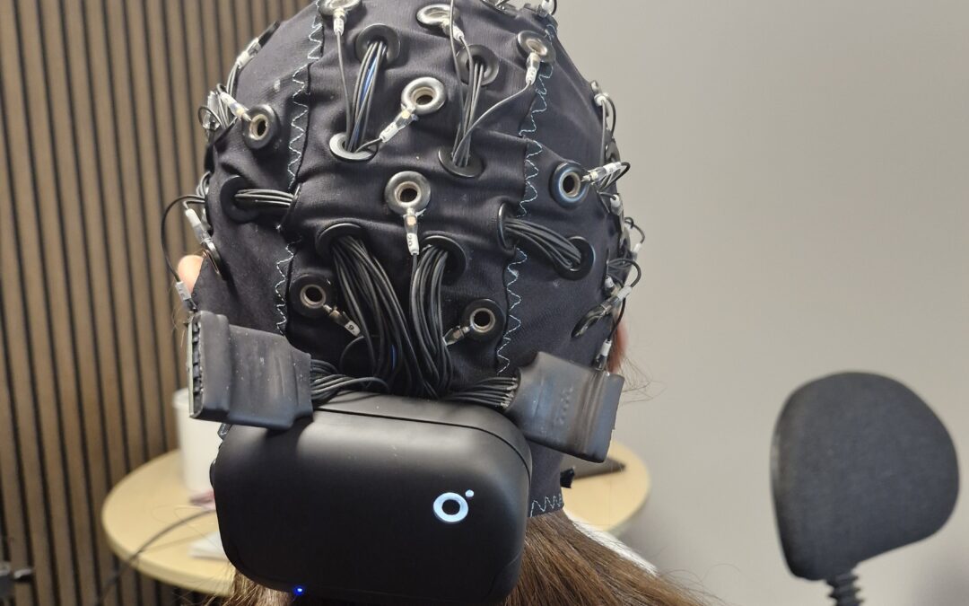 Closed-loop Cognitive Control of Hearing Assistive Devices with Focus on Non-Gaussian Data