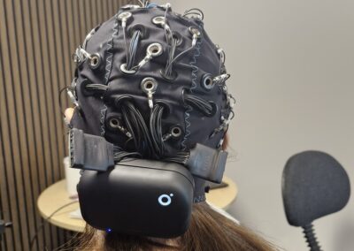 Closed-loop Cognitive Control of Hearing Assistive Devices with Focus on Non-Gaussian Data
